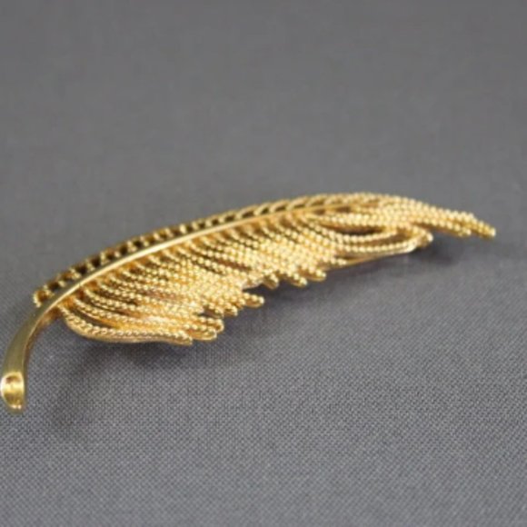 VTG Monet brooch goldtone feather or leaf large brooch 80s 90s - Picture 3 of 6